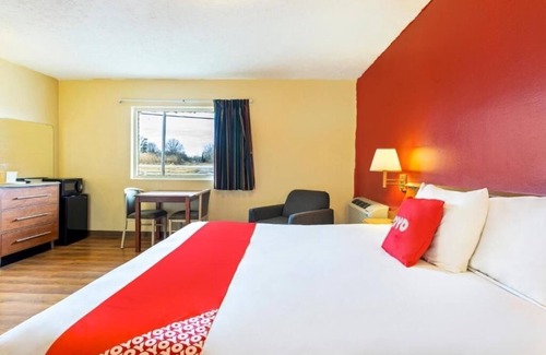 North Lima Hotel | Visit Loghurst Museum with Pet Access and a Quiet Hotel Room