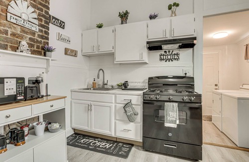 Freret Apartment | Visit Tulane & Loyola: Walkable Paradise in NOLA!