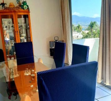Caleta Apartment | Vista a la bahia de Acapulco - Departamento para grupos de hasta 8 huéspedes