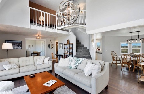 Twin Falls House | Vista Cliff House, Stunning View from Canyon Rim next to walking/bike trail!