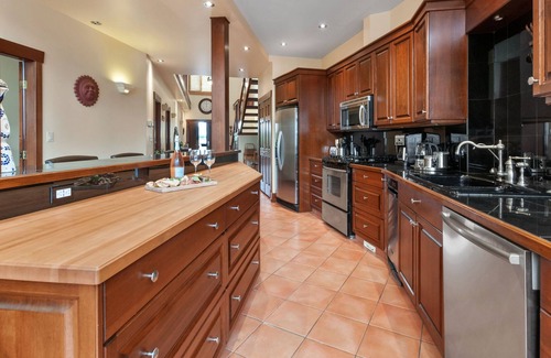 Okanagan-Similkameen Apartment | Vista Del Luna - 4 bedroom 3500 sq ft. Santa Fe-style Penthouse on Okanagan Lake
