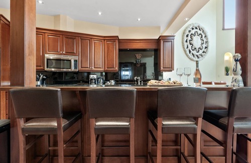 Okanagan-Similkameen Apartment | Vista Del Luna - 4 bedroom 3500 sq ft. Santa Fe-style Penthouse on Okanagan Lake