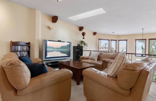Okanagan-Similkameen Apartment | Vista Del Luna - 4 bedroom 3500 sq ft. Santa Fe-style Penthouse on Okanagan Lake
