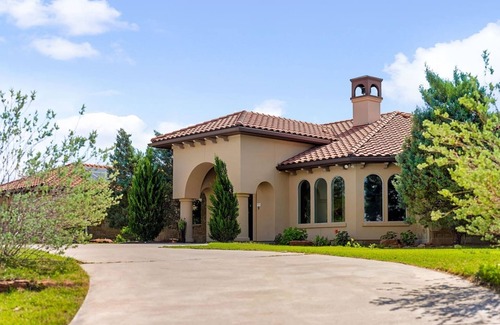 Leander House | Vista Sol Villa | Lake Days + Pool Nights