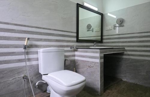 Gurudeniya House | Vithum Villa - Kandy Home with Balcony View and Parking