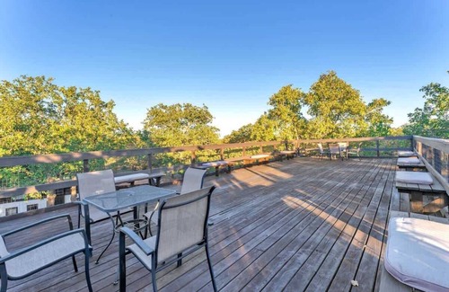 Fredericksburg House | Vitner Cottage: Hot Tub-pet Friendly-10-mins to Downtown!