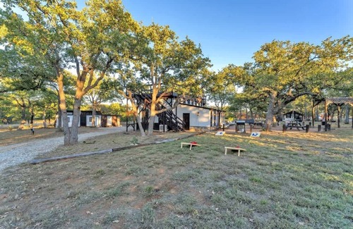 Fredericksburg House | Vitner Cottage: Hot Tub-pet Friendly-10-mins to Downtown!