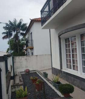 Ponta Delgada House | Vitorino de Nemesio Guesthouse