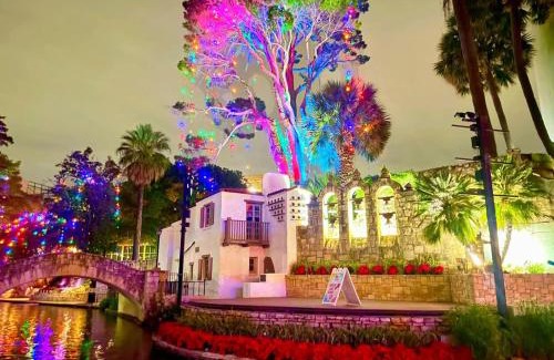 Downtown San Antonio Apartment | Viva Fiesta Condo on San Antonio Riverwalk