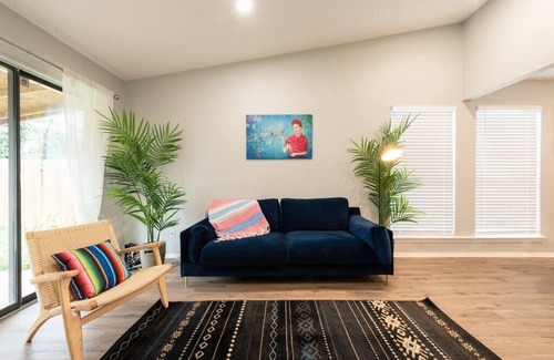 Franklin Park House | Viva La Austin! 40% Off Long Stays/Newly Renovated