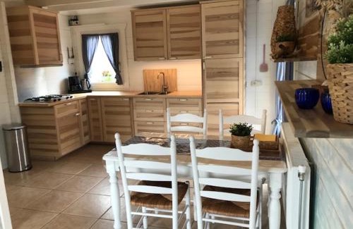 Maaseik Ski Chalet | Viva La Vie