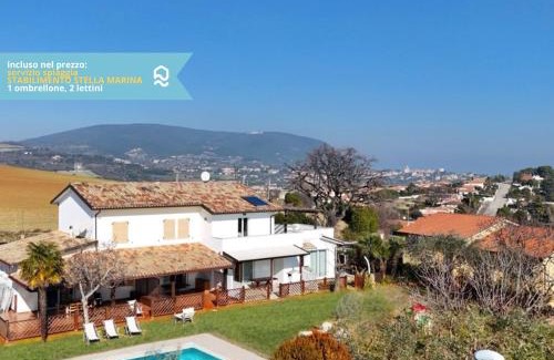 Sirolo Apartment | VIVA3 - Numana, ampio trilocale in villa con piscina