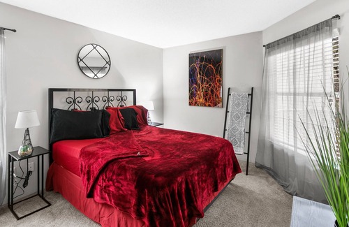 Crestline Heights Apartment | Vivacious cozy home away from home✨