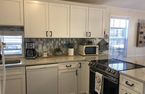 Lower Grand Lagoon Cottage | VO Resort: w/golf cart, beach/bay access, boat dock, fish pier, mini golf & more