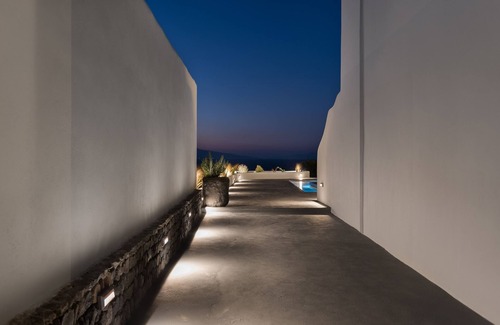 Oia Apartment | Volcanic Arc Suites
