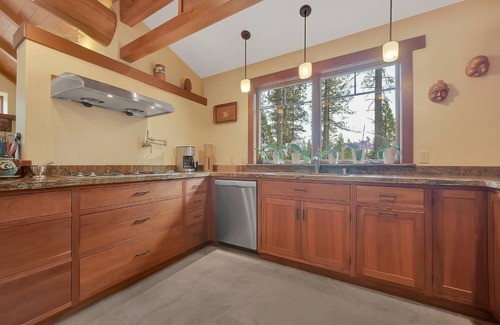 Croft House | VolcanonJapanese-inspired Zen retreat in the Pines