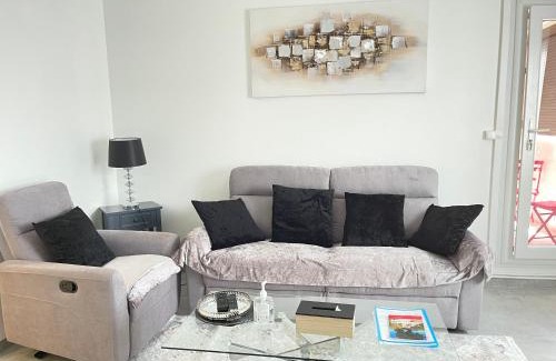 Saint-Priest Apartment | Votre cocon parfait à 9 min d'Eurexpo et 14 min groupama