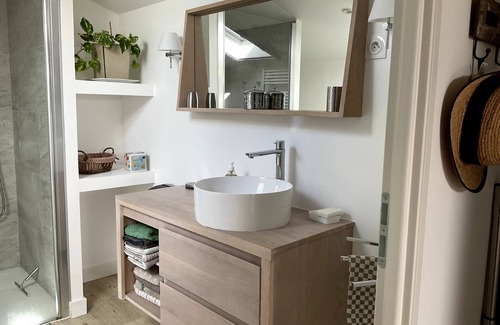 Arpaillargues-et-Aureillac Bed & Breakfast | Vrbo Property