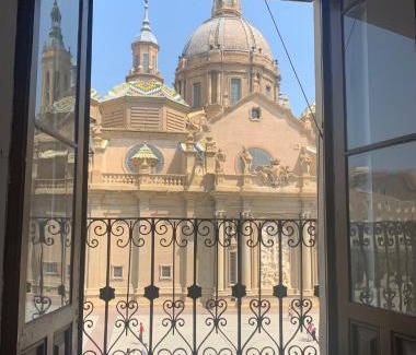 Zaragoza Old Town Apartment | VTZ El Balcón a la Basílica V - vistas inmejorables a la Basílica del Pilar!