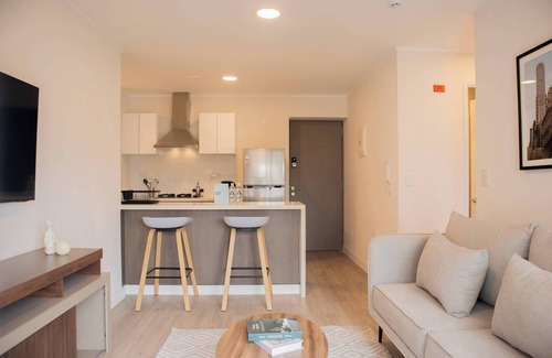 Leuro Apartment | w Bright 2BR w Balconny in Miraflores