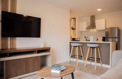 Leuro Apartment | w Bright 2BR w Balconny in Miraflores