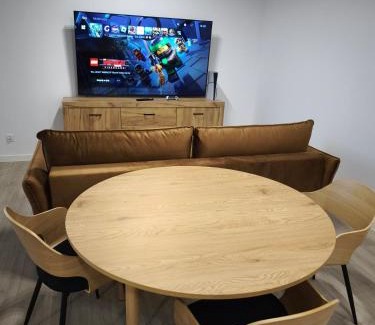 Starogard Gdanski Apartment | W centrum NOWY Kameralny Apartamenta, Duży Parking, FV, Luksusowo wyposażony, PlayStation 5, Balkon, Klimatyzacja, Taras, Winda, Wyposażona kuchnia