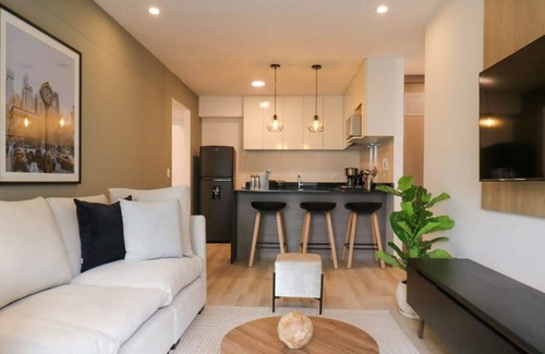 Petit Jean Ocharan Apartment | w Mesmerizing 2BR With Balcony in the Heart of Miraflores