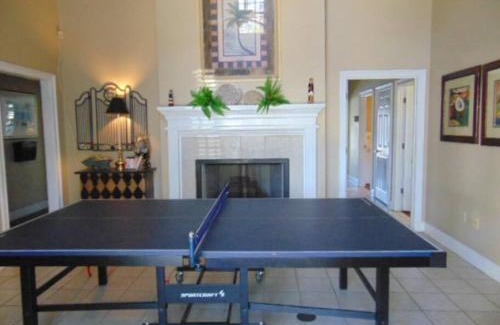 Demere Park House | W13 Spectacular 2 BR, 2 BA ground level with lake view in Ocean Walk