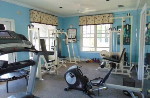 Demere Park House | W13 Spectacular 2 BR, 2 BA ground level with lake view in Ocean Walk