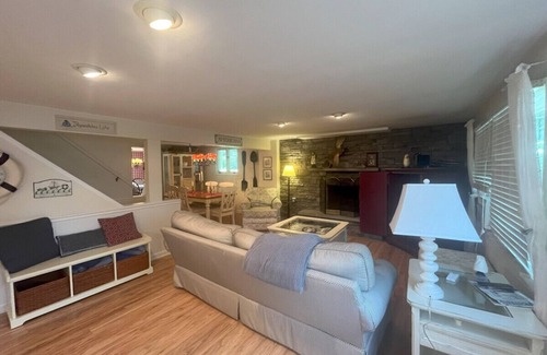 Skaneateles Cabin | Wackerbarth Cottage-Skaneateles Lake Level Lake Access