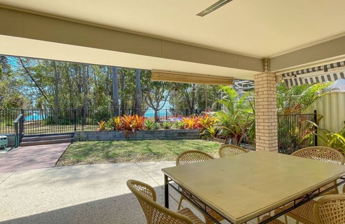 Toogoom House | Wags On The Beach - Toogoom - Beachfront- 4BR-Aircon- Pets OK