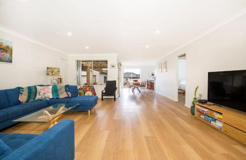 Culburra Beach House | Wagtails Pet Friendly 10 Mins Walk to Beach