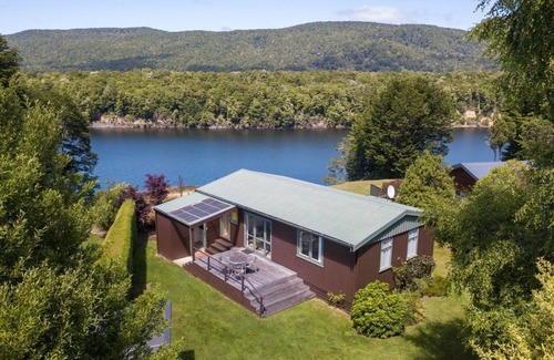 Manapouri Cottage | Waiau Crib - A Cottage by the River