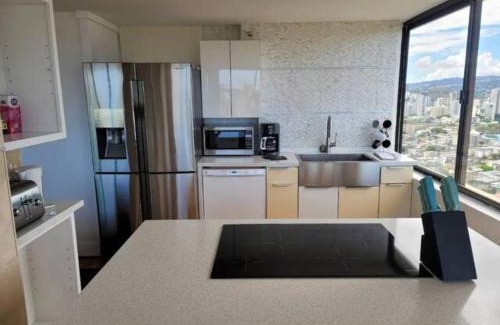 Waikiki Apartment | Waikiki Ocean View Penthouse 2/2 bdr/bath