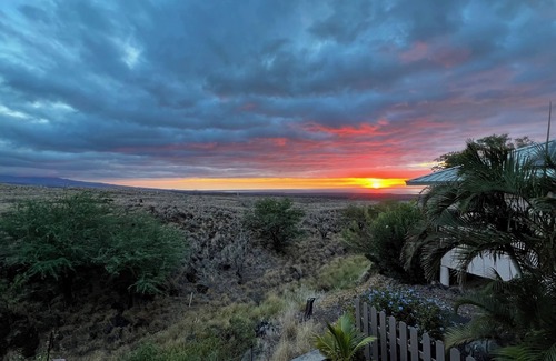 Sunset Ridge House | Waikoloa Luxury 3BR + Ohana Suite w/Ocean Views & Lanai — Hale Akaʻula