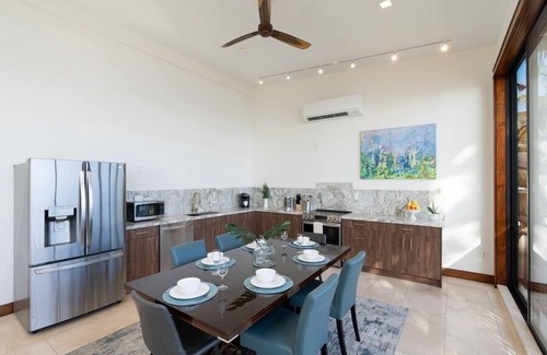 Waialae Iki Ridge House | Wailupe Seaside 6BR by Gather: Beachfront w/Luxury Guest House