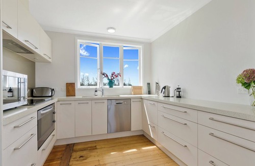 Waipu House | Waipu Dunes - with SpanWaterfront walk to the beach. Pet-Friendly!nWaipu Cove