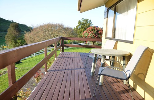 Waitomo Caves House | Waitomo Big Bird Retreat
