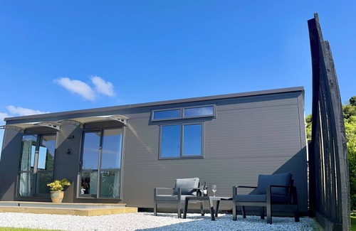 Waitomo Caves House | Waitomo Caves fully self-contained house minutes from Waitomo Glowworm Caves.