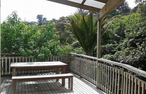 Palm Beach Cottage | Waiwurri - Waiheke Holiday Home