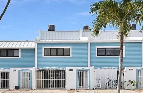 Islamorada House | Wake up in Paradise. Islamorada Florida - 6-month minimum without boat lift.