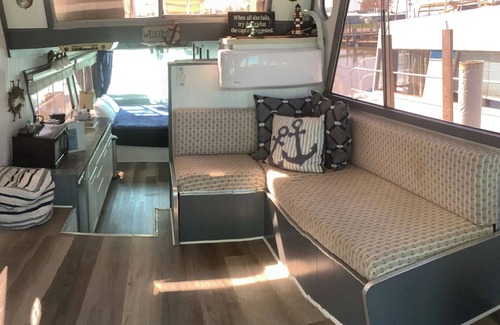 Port Clinton Boat Rental | Wake up ON the lake aboard Island King