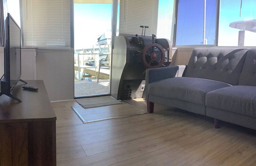 Port Clinton Boat Rental | Wake up on the Lake! … Gate Keeper