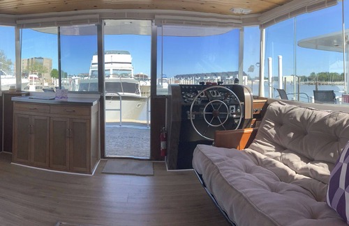 Port Clinton Boat Rental | Wake up ON the lake. Good to Go!