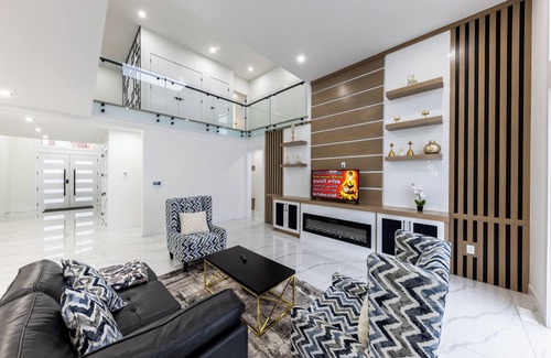 Bear Mountain Resort House | “Wake up to endless horizons—where ocean waves meet city lights.”