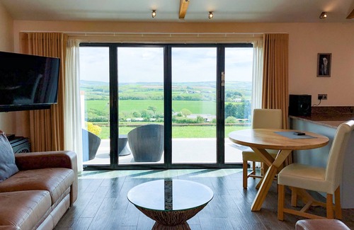 Marhamchurch Apartment | Wake Up To Outstanding Rolling Countryside Views, Underfloor Heating, Spa Bath