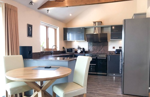 Marhamchurch Apartment | Wake Up To Outstanding Rolling Countryside Views, Underfloor Heating, Spa Bath