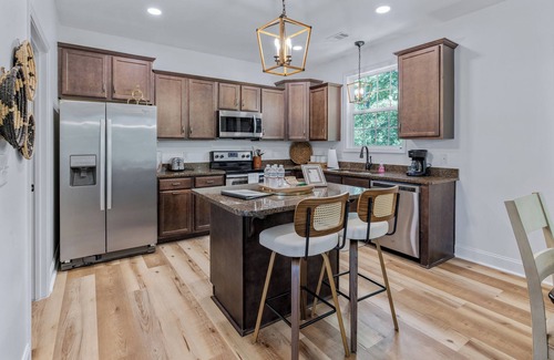 Salem House | Wakeboard Run on Lake Keowee- with dock + Firepit + sleeps 14