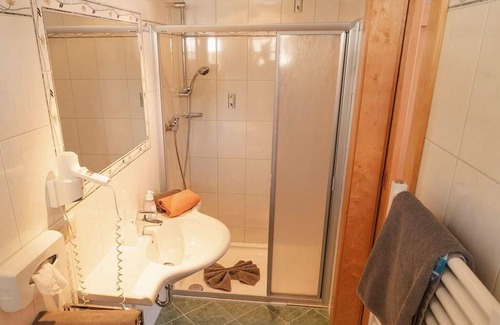Schildlehen Apartment | Waldrebe /fewo, 2 Schlafräume, 2 Badezimmer - Zeiserhof