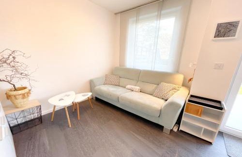 Ueckeritz Apartment | Waldstrasse 8a-c Waldstraße 8b Ferienwohnung Stein